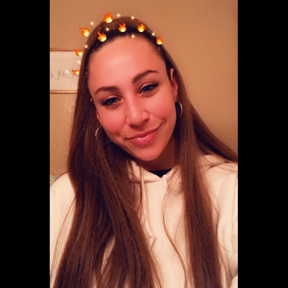 Nicki Living Freely - Picture 5 of 11